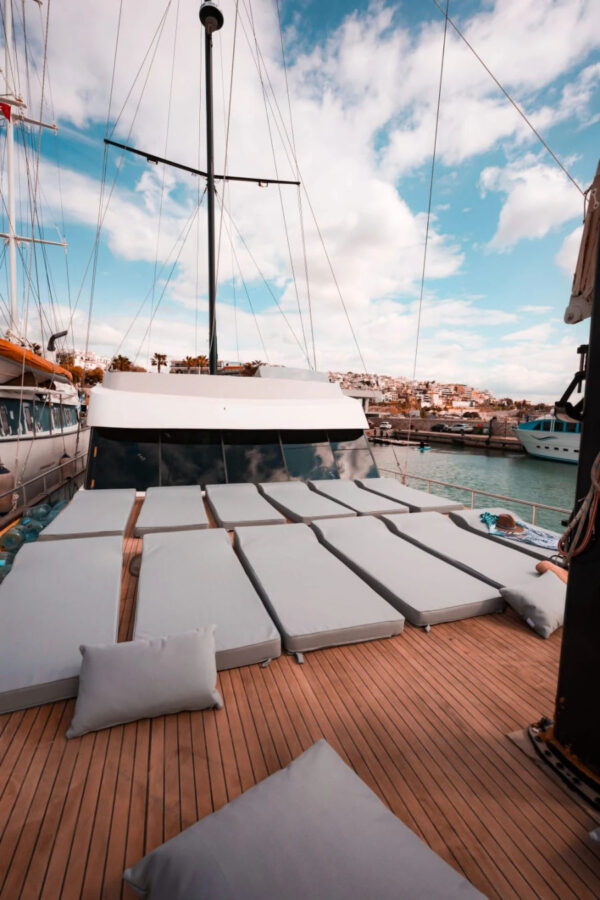 01-sailing-yacht-100-191.webp