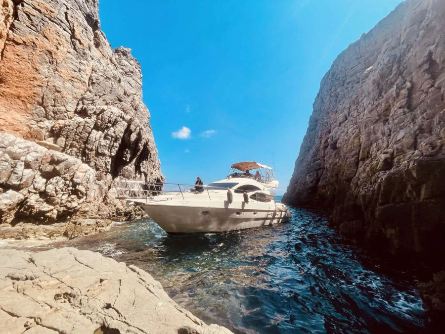 Private Yacht Cruise from Agios Nikolaos to Elounda & Spinalonga | Crete Daily Tour Azimut 42 Golden Yachting and Sailing