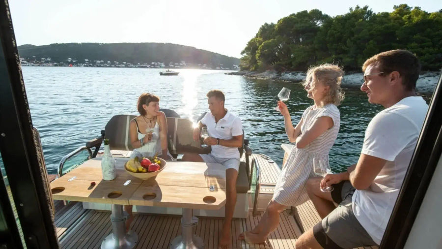 Luxury Motor Yacht Cruise in Athens Riviera or Aegina Island with a Saxdor 32C GTO Golden Yachting and Sailing