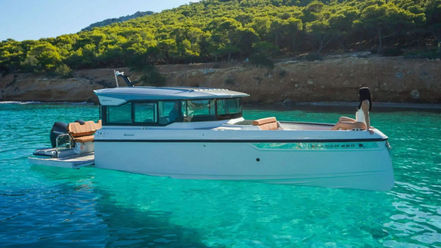 Luxury Motor Yacht Cruise in Athens Riviera or Aegina Island with a Saxdor 32C GTO Golden Yachting and Sailing