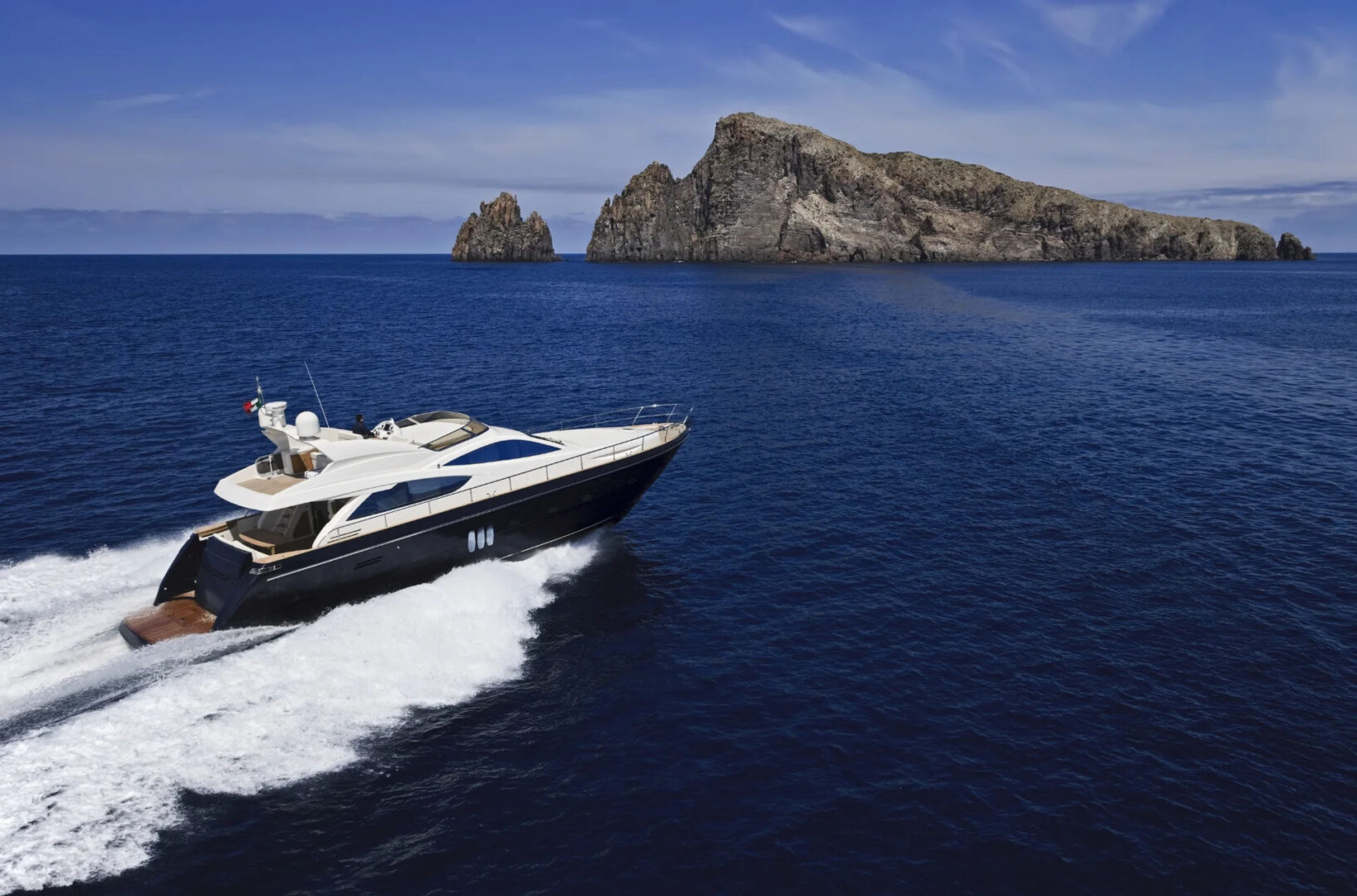 motor yacht luxury yacht golden yachting and sailing.webp