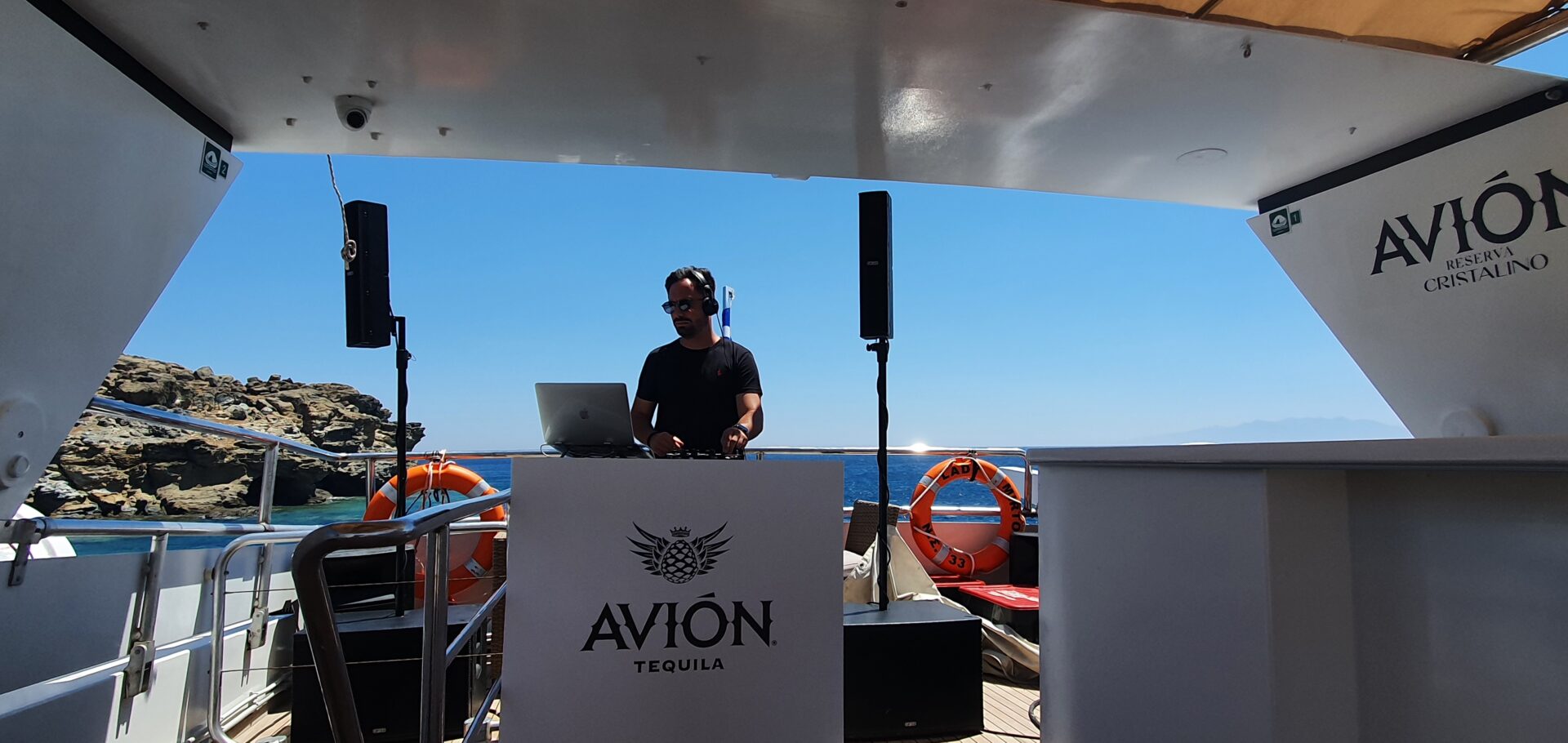 tecnomarine_92_Party_on_board_golden_yachting_and_sailing