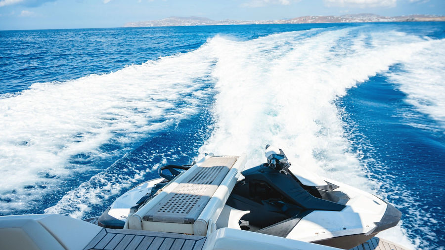 yacht_2k_02.webp
